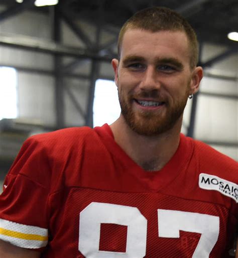 travis kelce contract with chiefs
